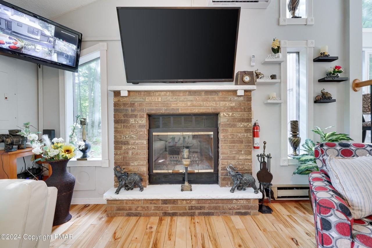 2933 Melody Ln - Photo 3 of 43