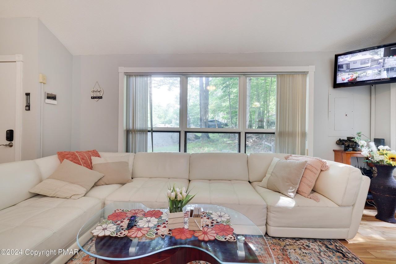 2933 Melody Ln - Photo 5 of 43