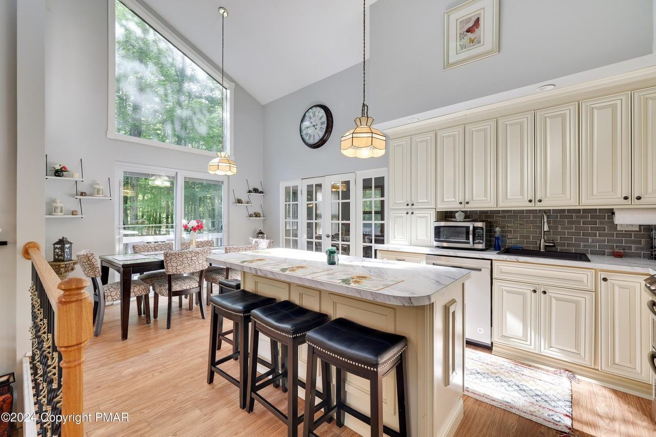 2933 Melody Ln - Photo 7 of 43