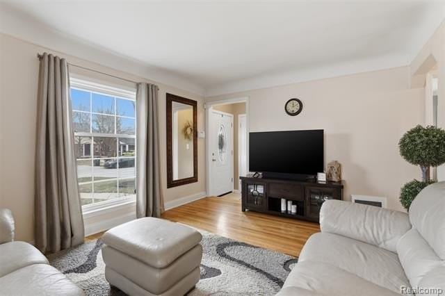 1906 Oxford Rd - Photo 6 of 25