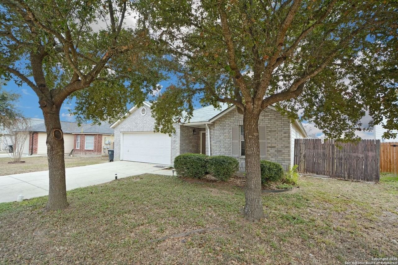419 Aaron Ln - Photo 2 of 30