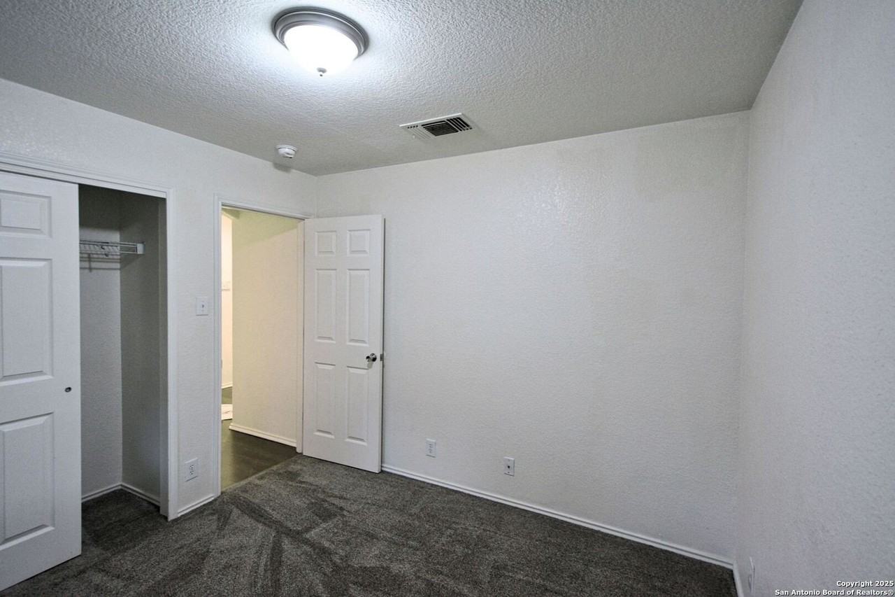 419 Aaron Ln - Photo 5 of 30