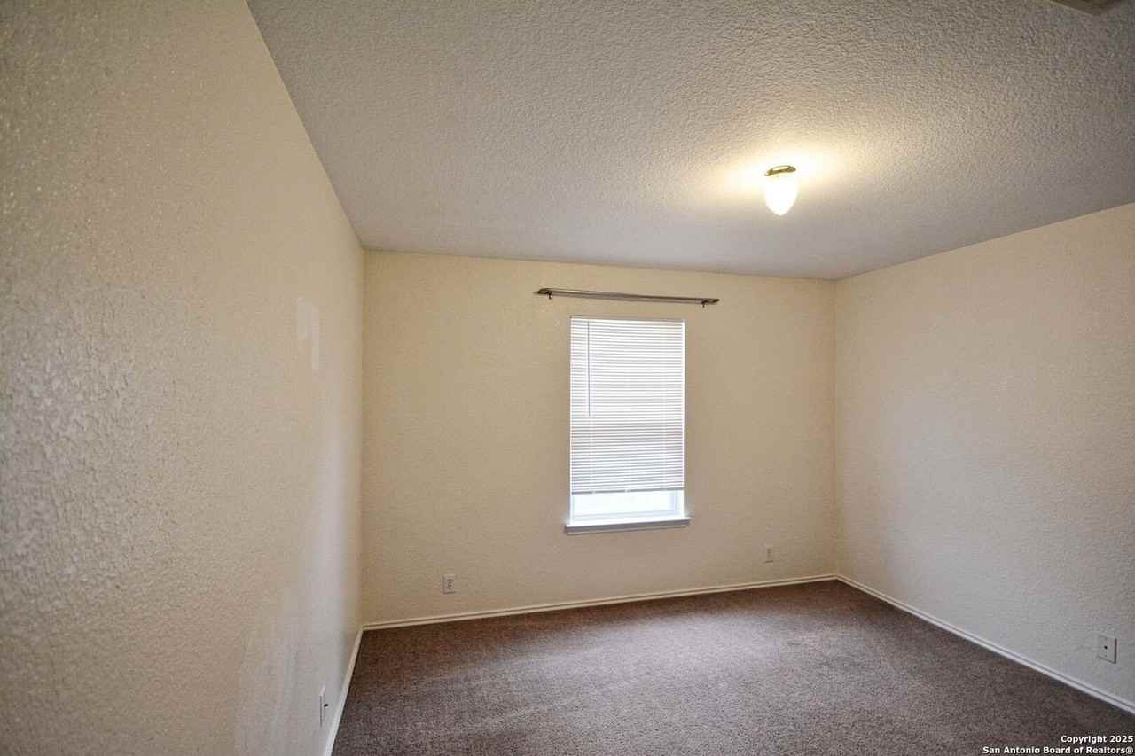 419 Aaron Ln - Photo 6 of 30