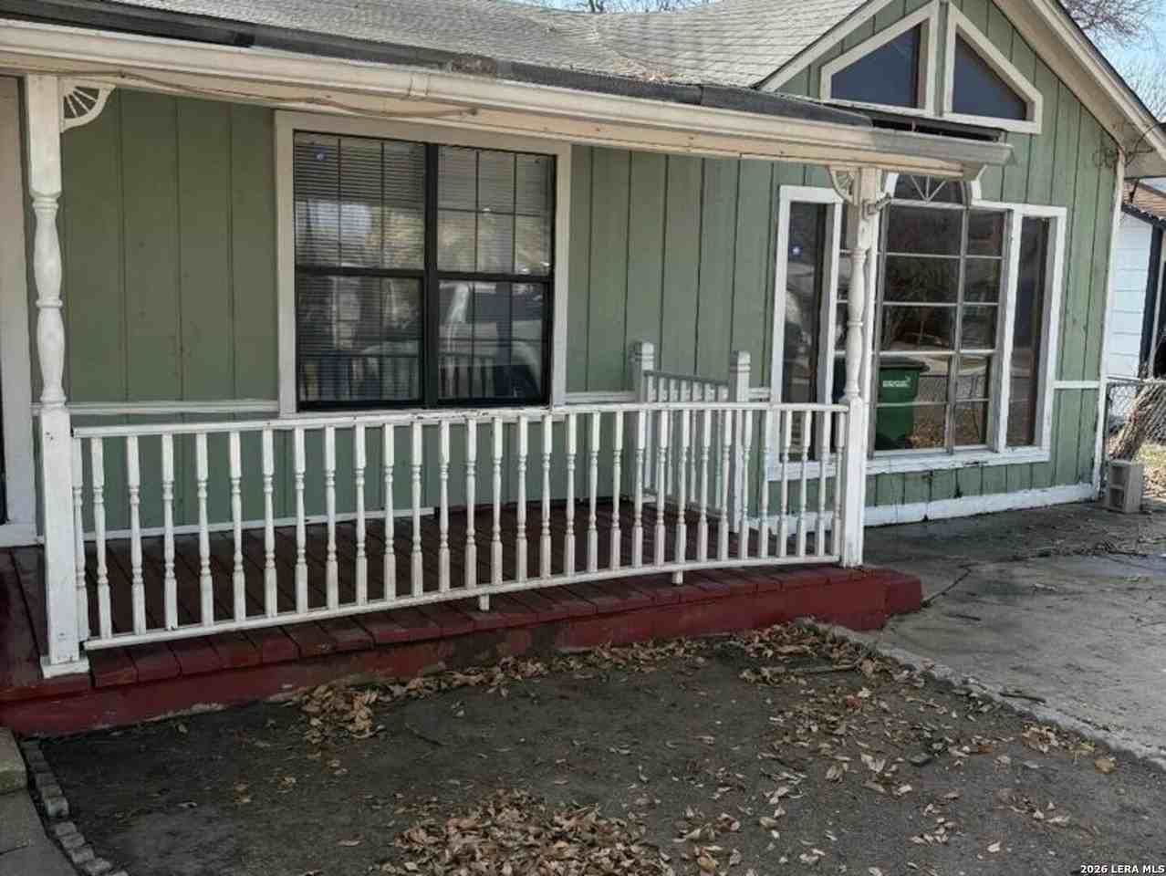 118 W Vestal Pl - Photo 2 of 9