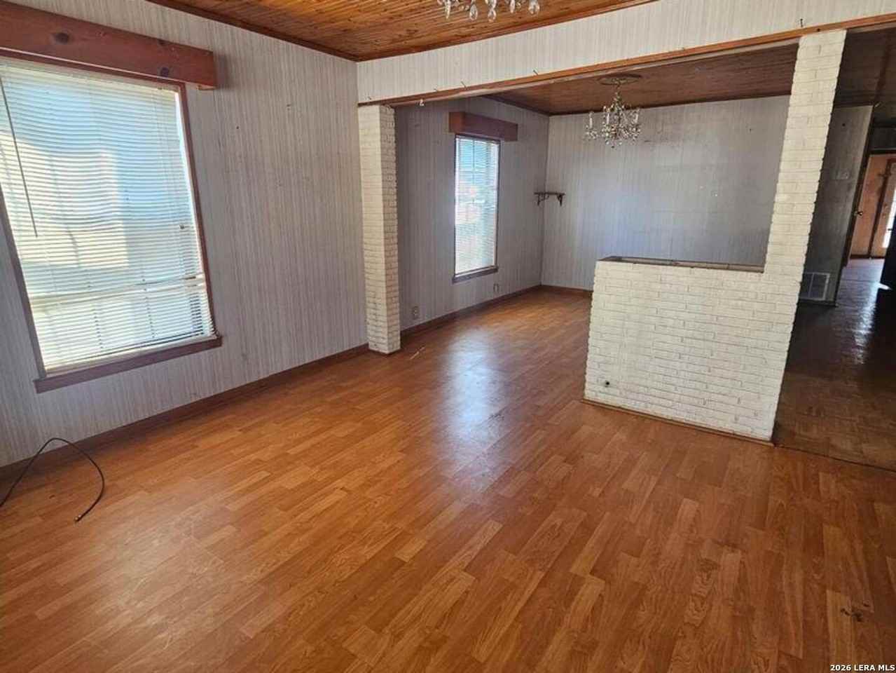 118 W Vestal Pl - Photo 5 of 9