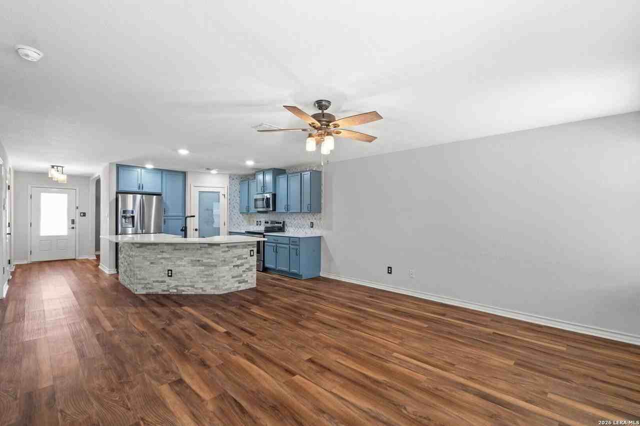 2819 Davis Trce - Photo 2 of 16