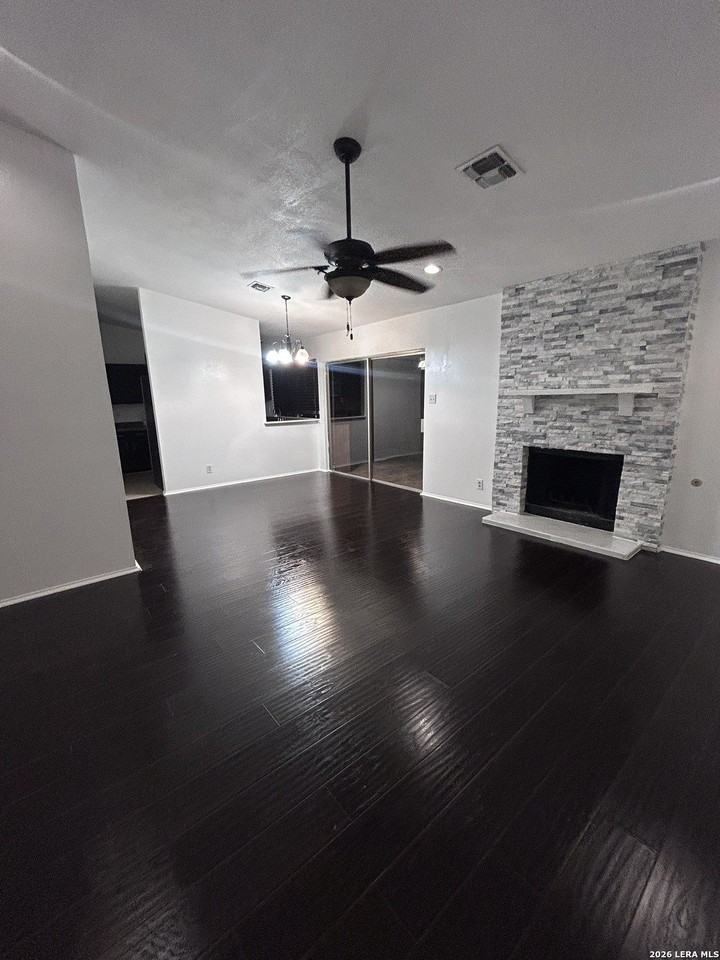 2615 Lakebriar St - Photo 3 of 13