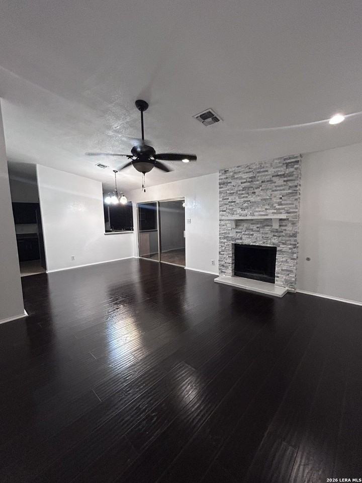 2615 Lakebriar St - Photo 4 of 13