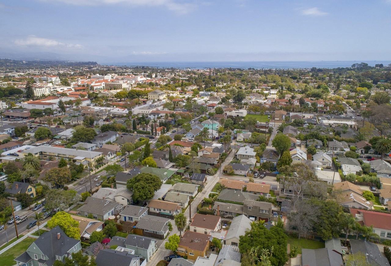 1132 Curley Ave - Photo 3 of 14