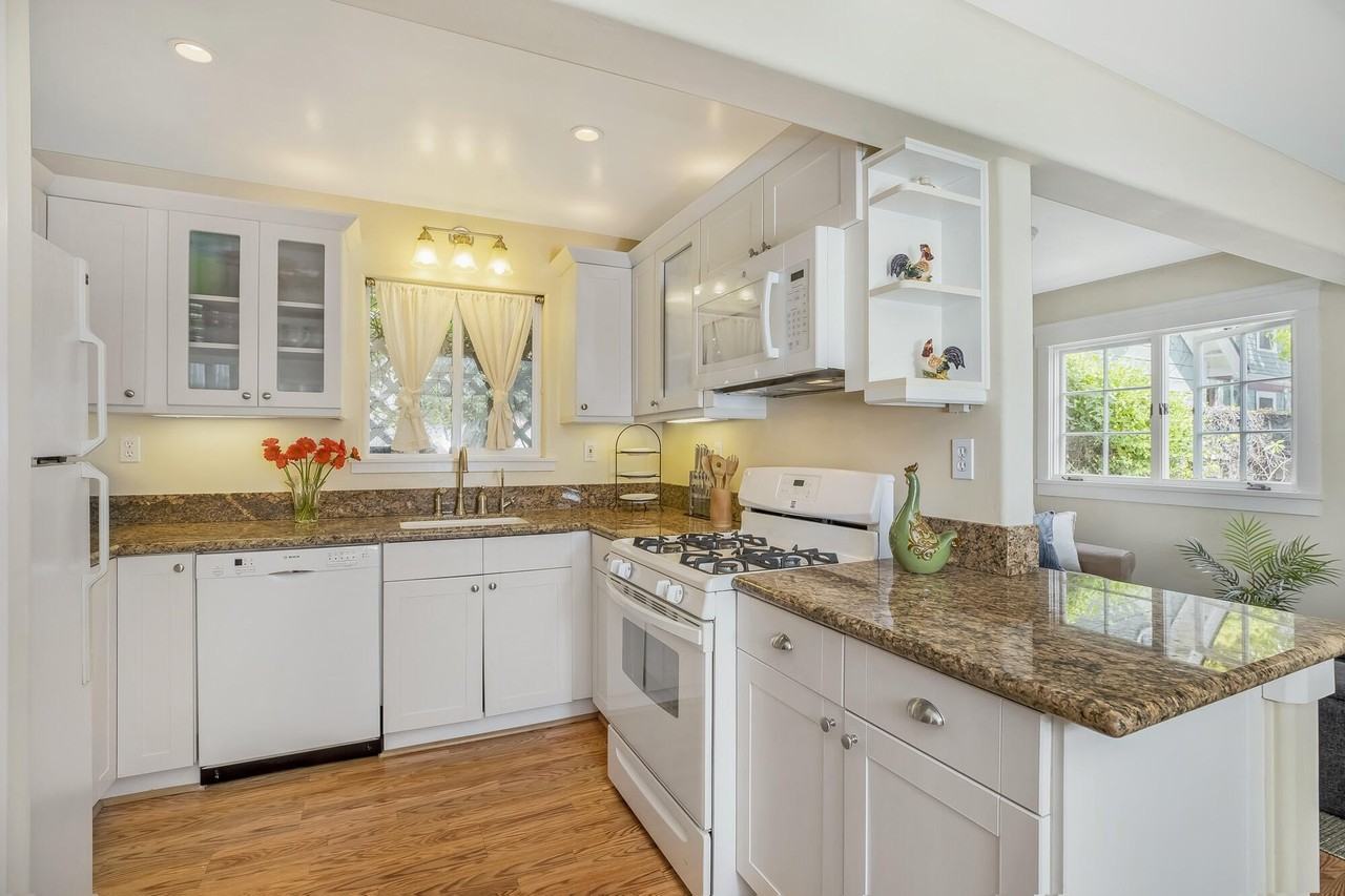 1132 Curley Ave - Photo 5 of 14