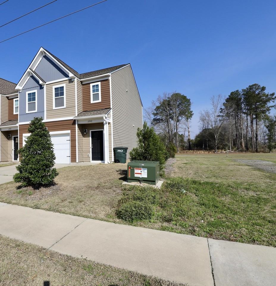 2943 Old Field Rd - Photo 3 of 50