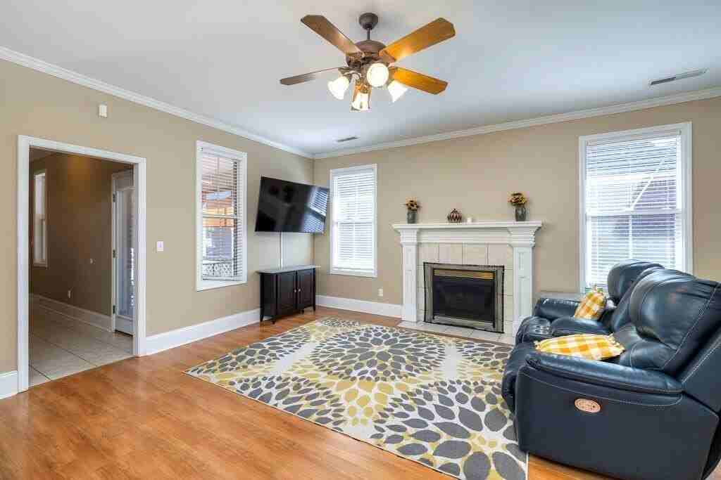 3200 Mayflower Ln - Photo 7 of 12