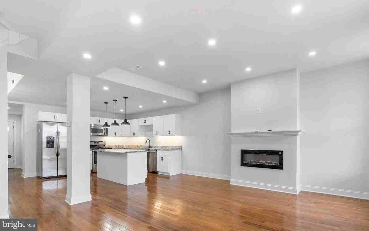 2128 N Pulaski St - Photo 2 of 5