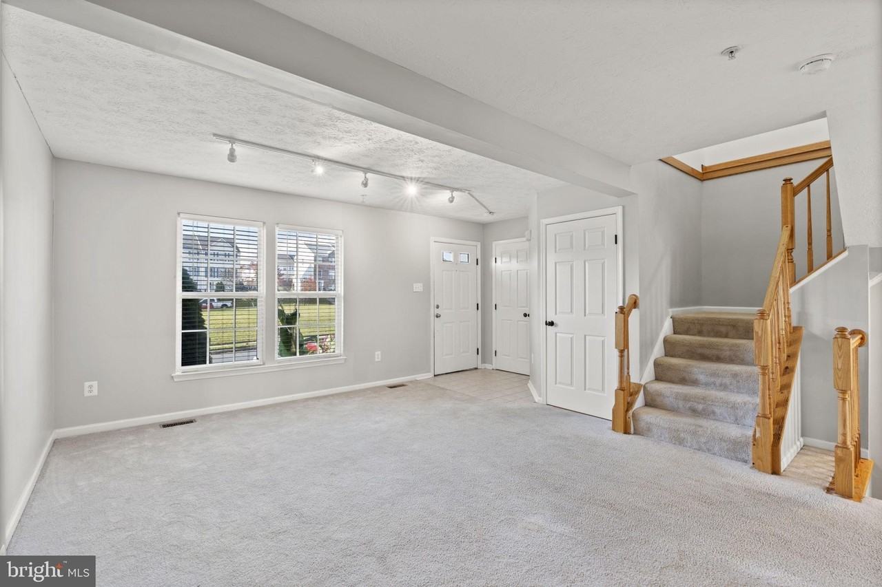 5030 Finsbury Rd - Photo 3 of 43