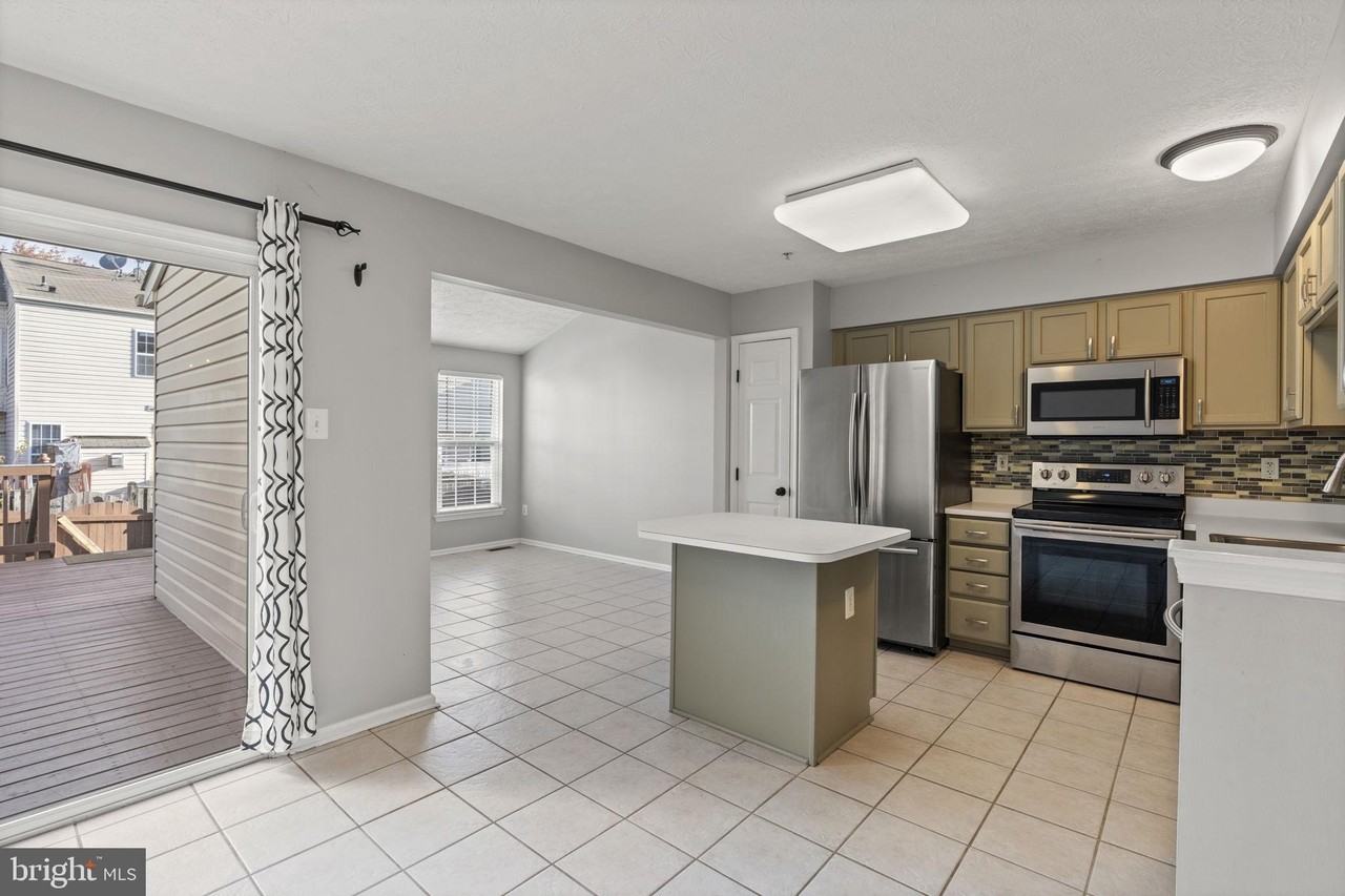 5030 Finsbury Rd - Photo 5 of 43