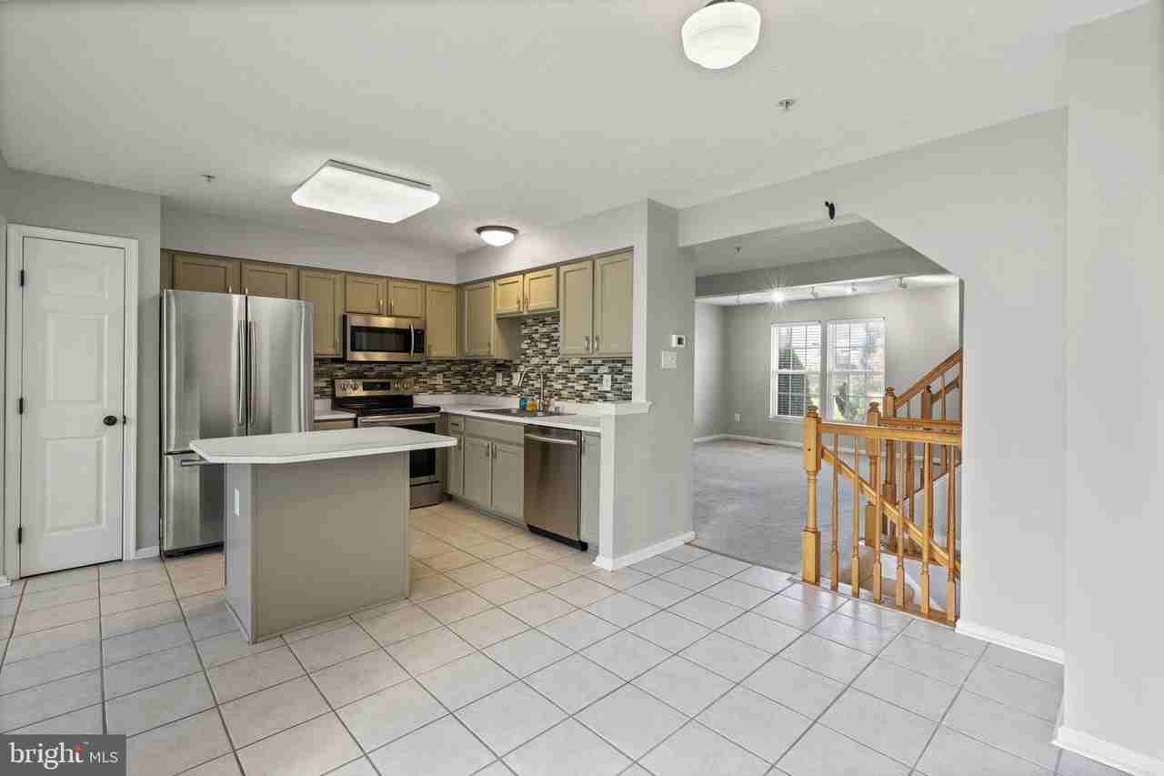 5030 Finsbury Rd - Photo 6 of 43