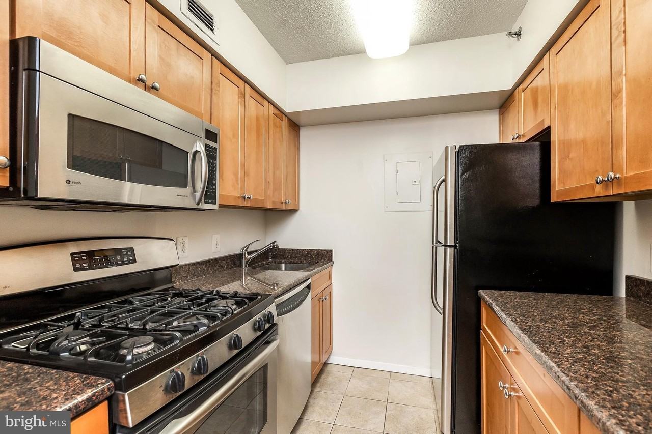 4801 Fairmont Ave Apt 713 #713 - Photo 5 of 18