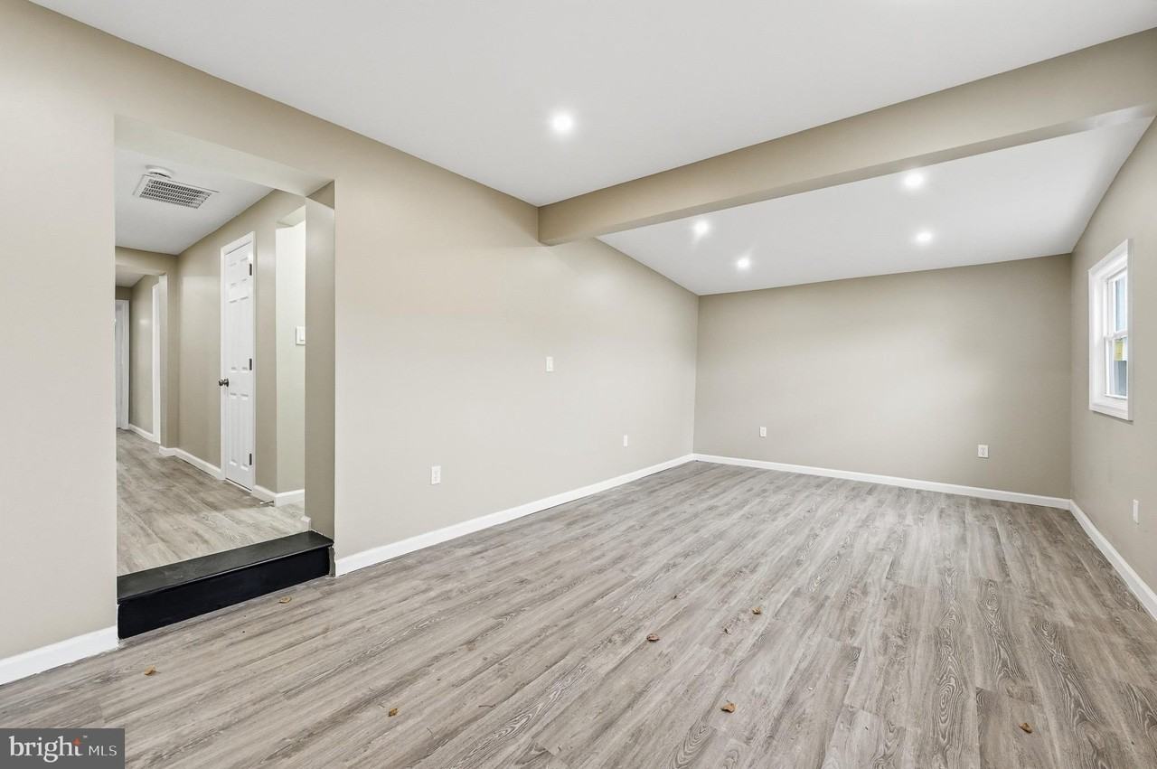 667 S Broadway - Photo 4 of 22