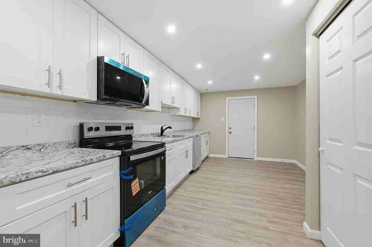 667 S Broadway - Photo 5 of 22