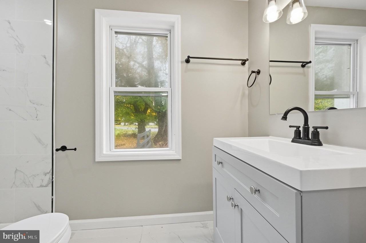 667 S Broadway - Photo 7 of 22