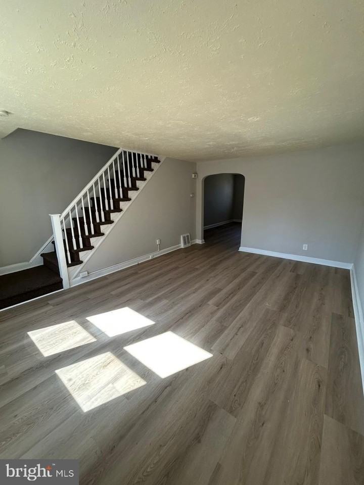 330 W 21st St - Photo 2 of 21