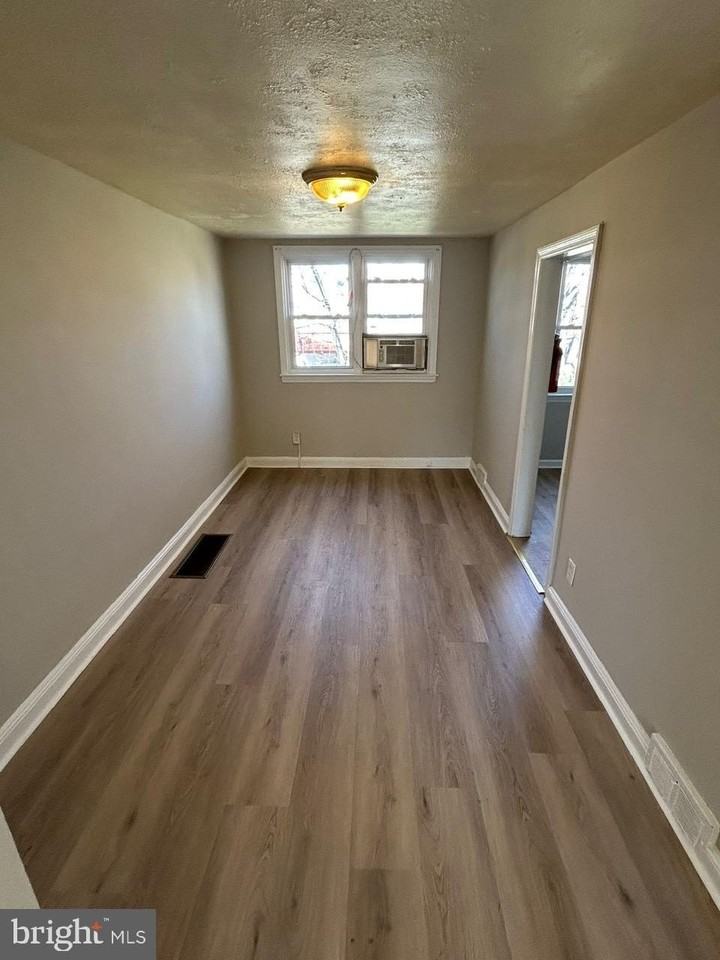 330 W 21st St - Photo 5 of 21