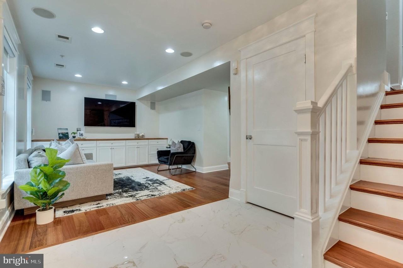 820 W Glebe Rd - Photo 3 of 33