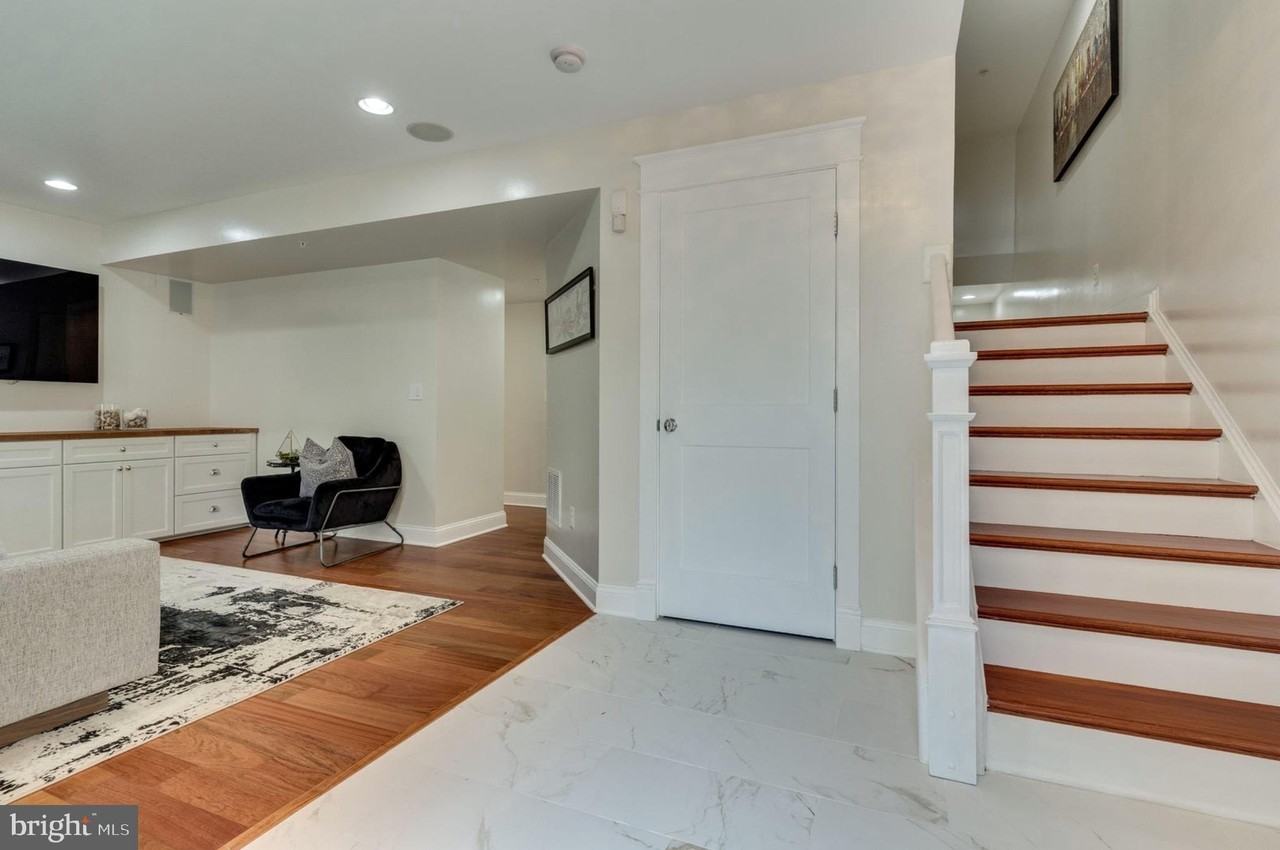 820 W Glebe Rd - Photo 4 of 33