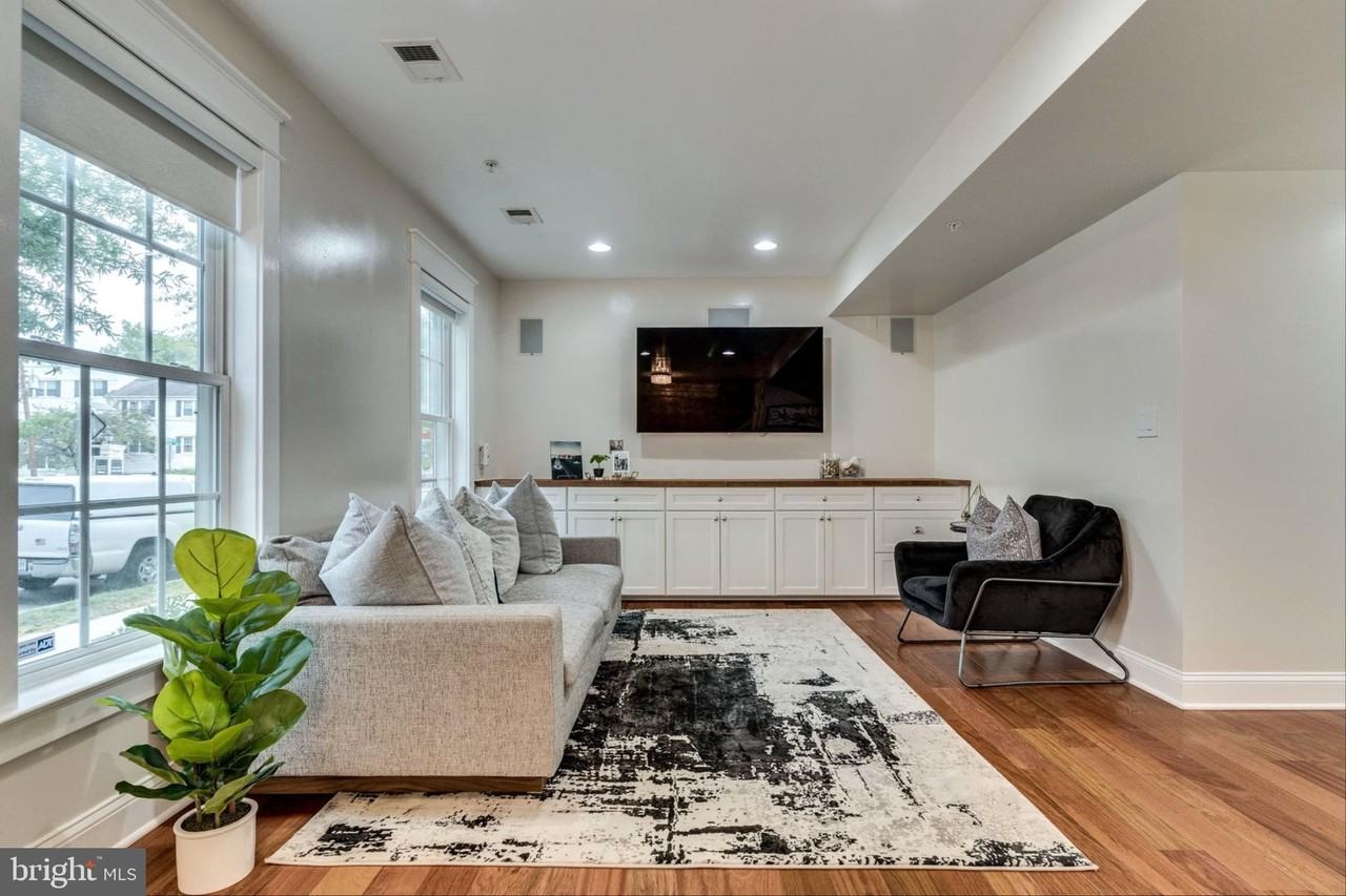 820 W Glebe Rd - Photo 5 of 33