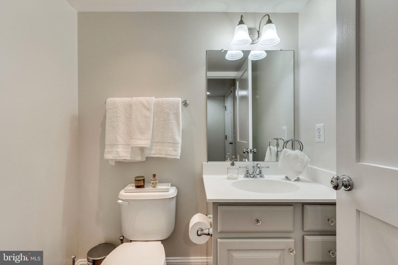 820 W Glebe Rd - Photo 6 of 33