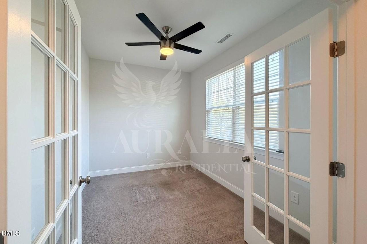 1306 Farm Pond Trl - Photo 4 of 46