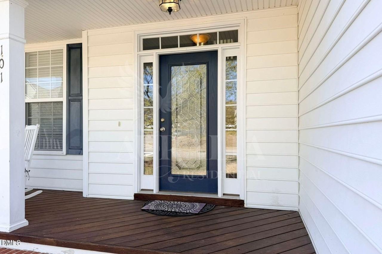 101 Scotlow Way - Photo 2 of 45