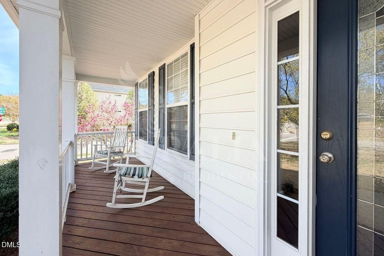 101 Scotlow Way - Photo 3 of 45