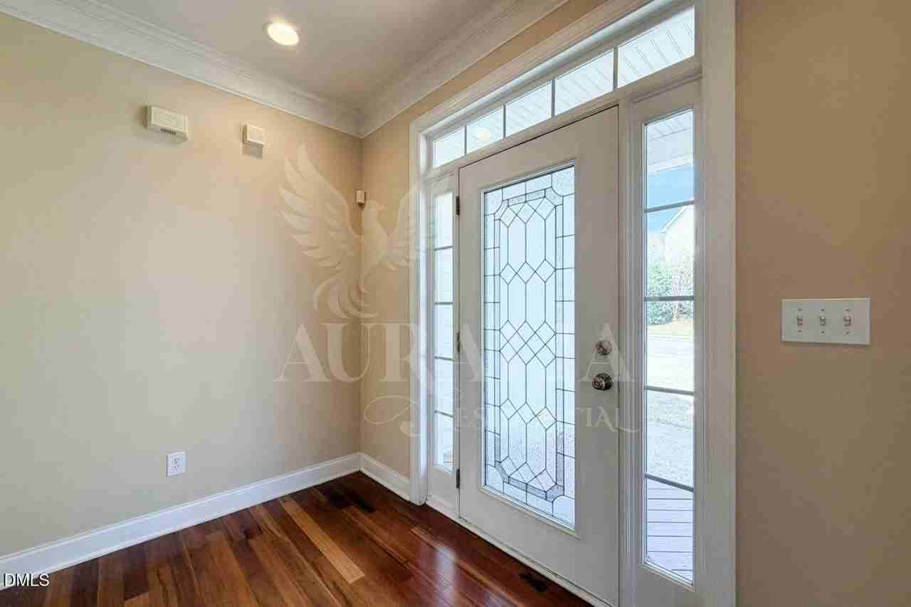 101 Scotlow Way - Photo 4 of 45