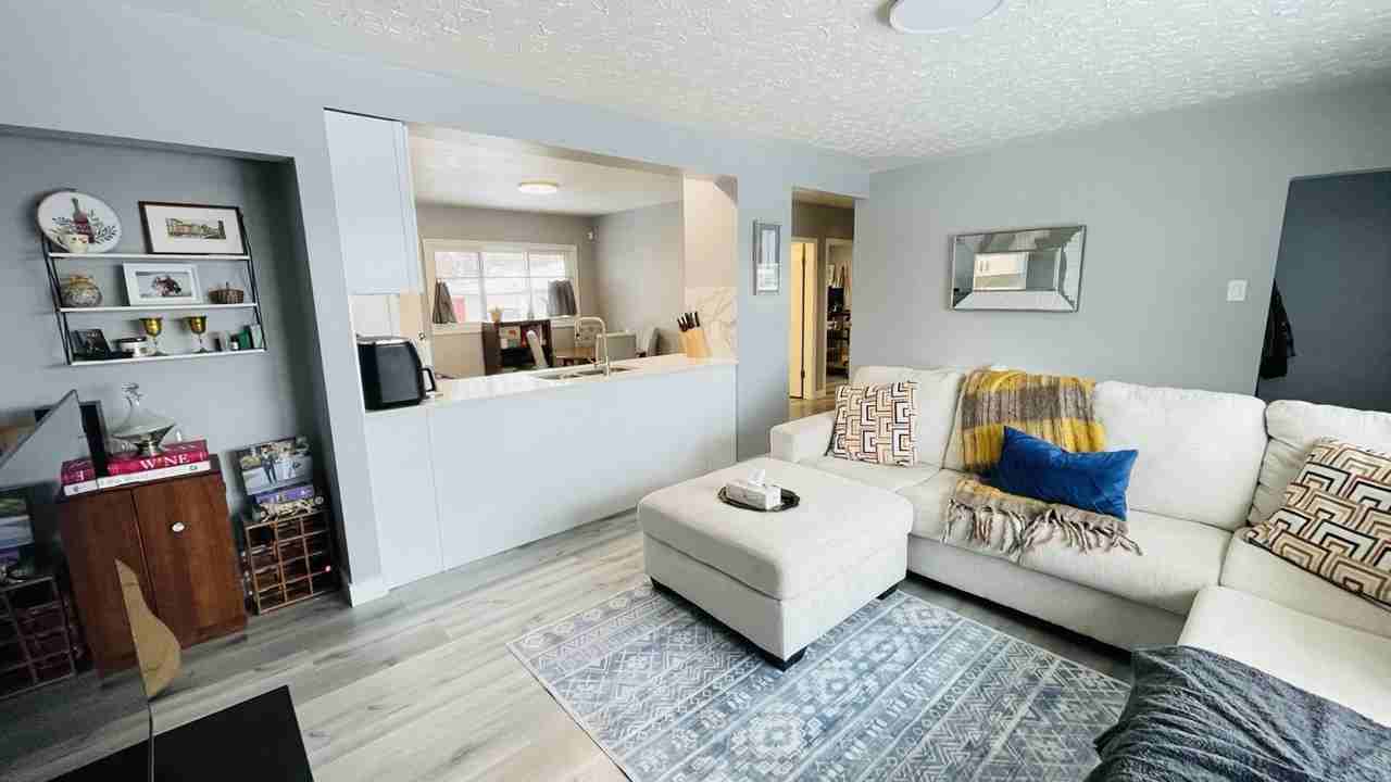 107 55 Avenue Northwest - Photo 4 of 16