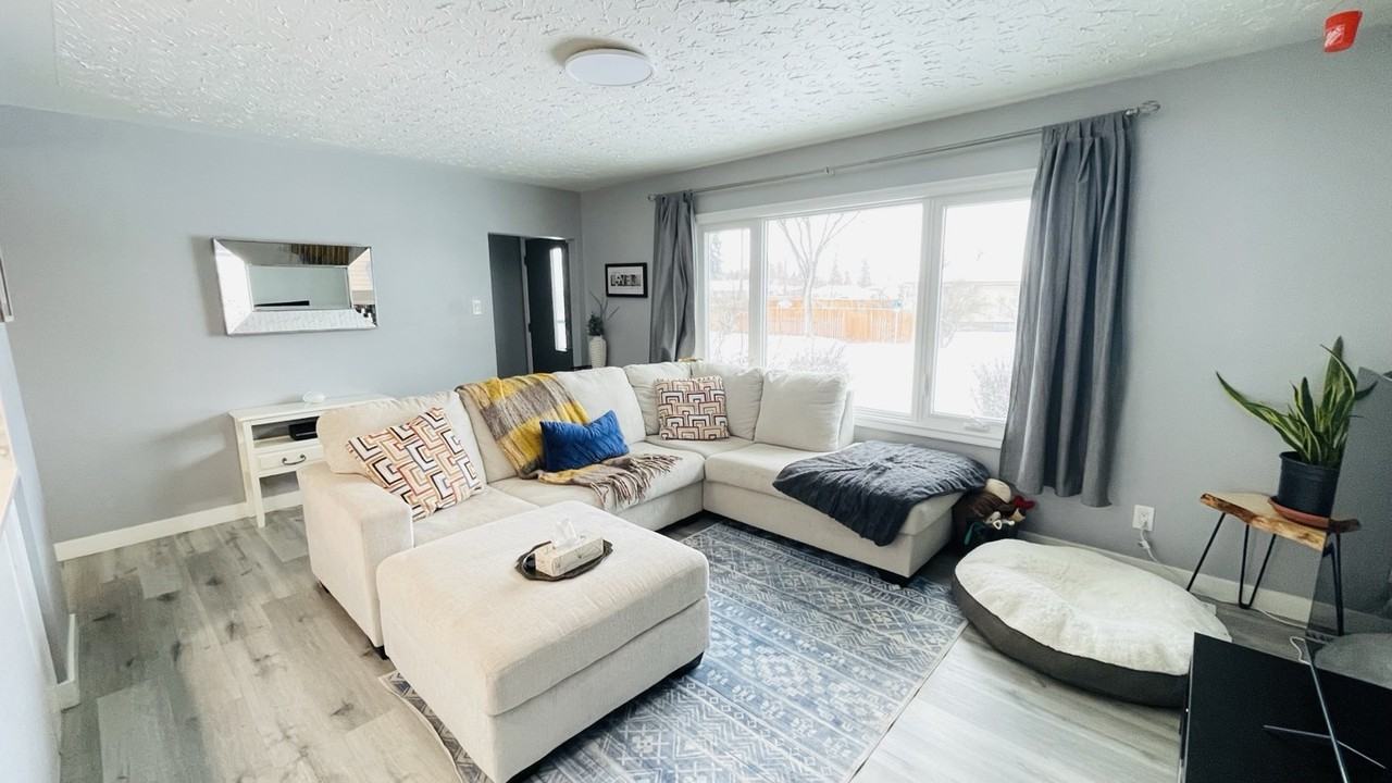 107 55 Avenue Northwest - Photo 3 of 16