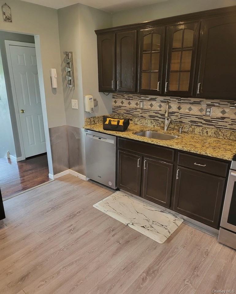 20 Tammy Dr - Photo 2 of 30