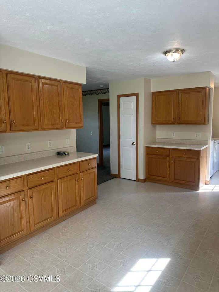 2154 Hollow Rd - Photo 5 of 19