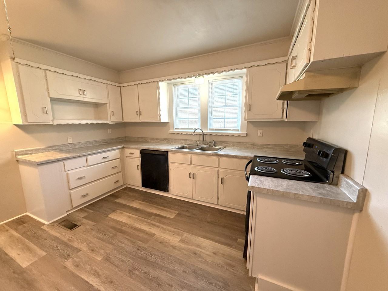 524 Carter St Se #1 - Photo 2 of 13