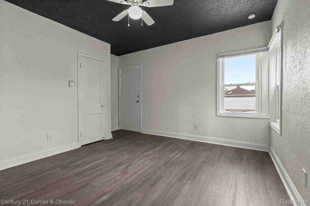 53 W Charlotte St - Photo 3 of 16