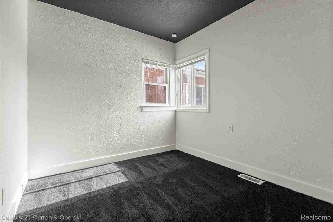 53 W Charlotte St - Photo 4 of 16