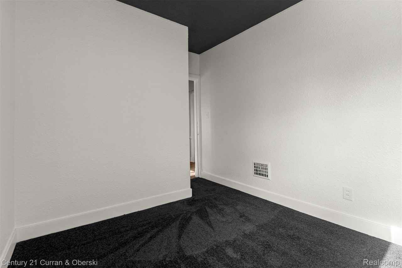 53 W Charlotte St - Photo 5 of 16