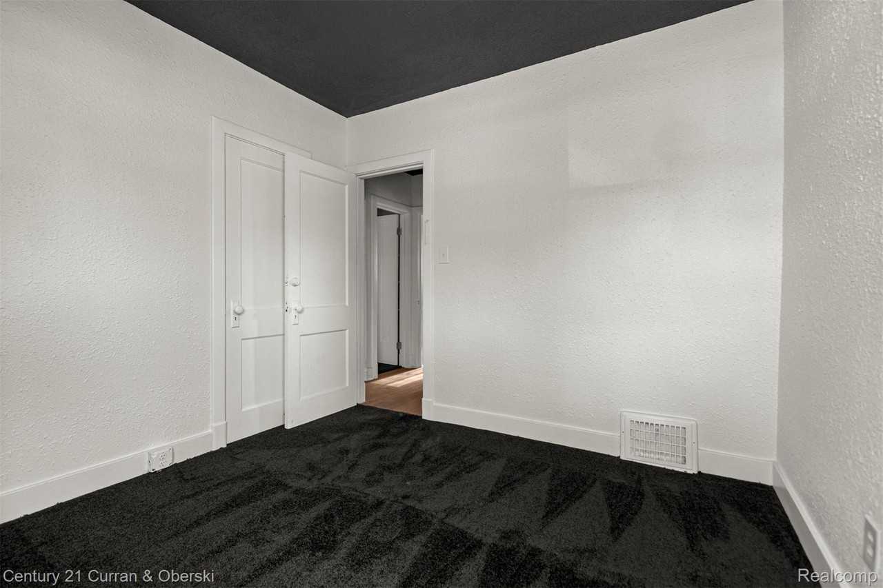 53 W Charlotte St - Photo 7 of 16