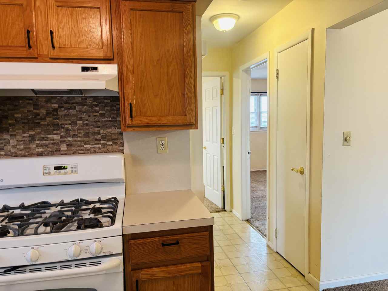 220 Mountainview Ave - Photo 2 of 5