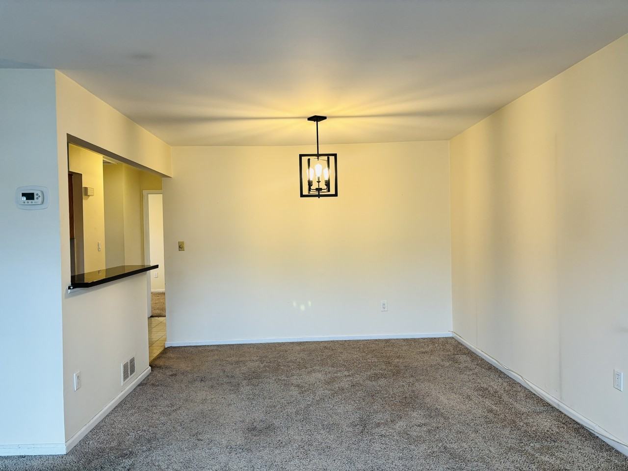 220 Mountainview Ave - Photo 3 of 5