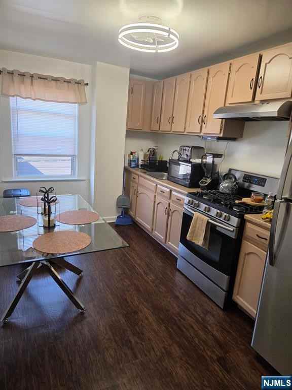 310312 Palisade Ave - Photo 2 of 11