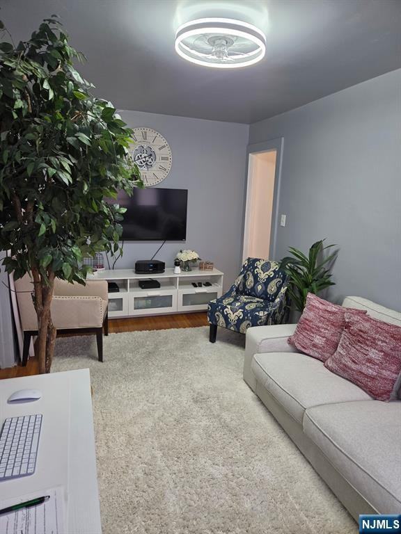 310312 Palisade Ave - Photo 4 of 11