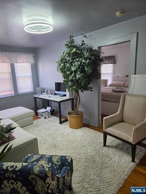 310312 Palisade Ave - Photo 5 of 11