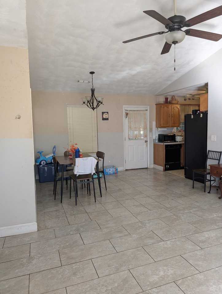 908 Keeley Ct - Photo 2 of 2