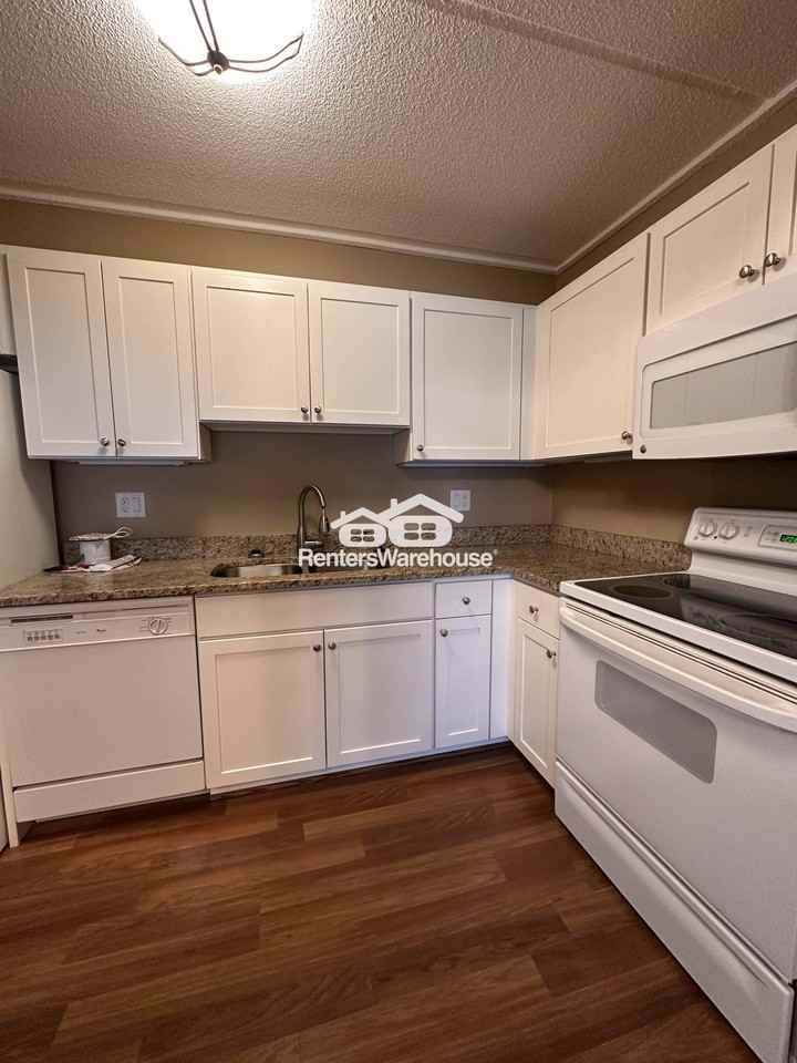 10401 Cedar Lake Rd #505 - Photo 4 of 13